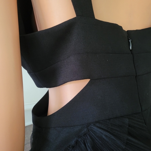 BCBGMAXAZRIA gown with a mini slip Underneath Tiered Ruffle. - Picture 6 of 12